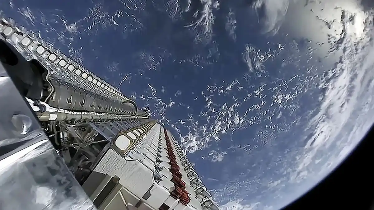 SpaceX's Starlink Mobile Service: Disrupting $1.6T US Market