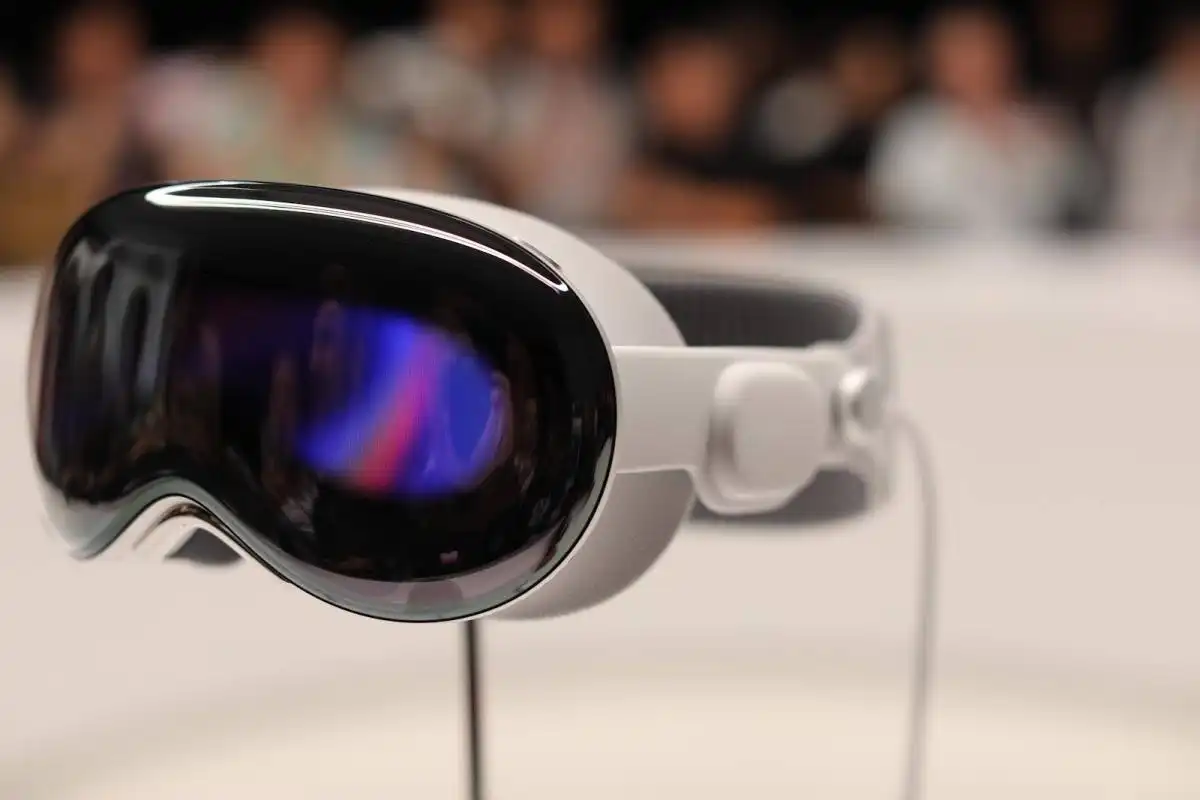 Apple VP Paul Meade Joins OpenAI's Hardware Division