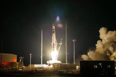 Rocket Lab Acquires Iridium for $8B: Expansion in Satellite Internet Market