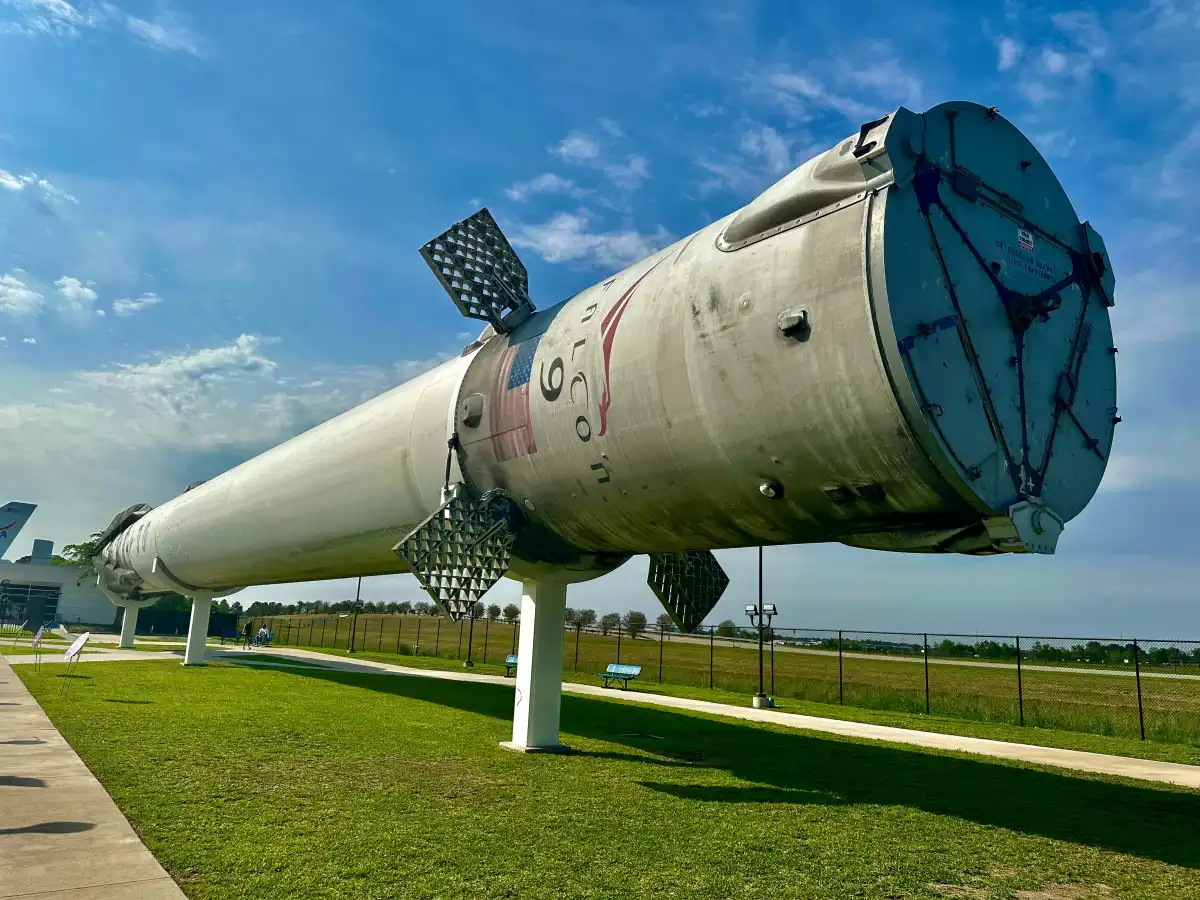 SpaceX's Starfall Success: Step Towards Global Cargo Delivery from Low-Earth Orbit