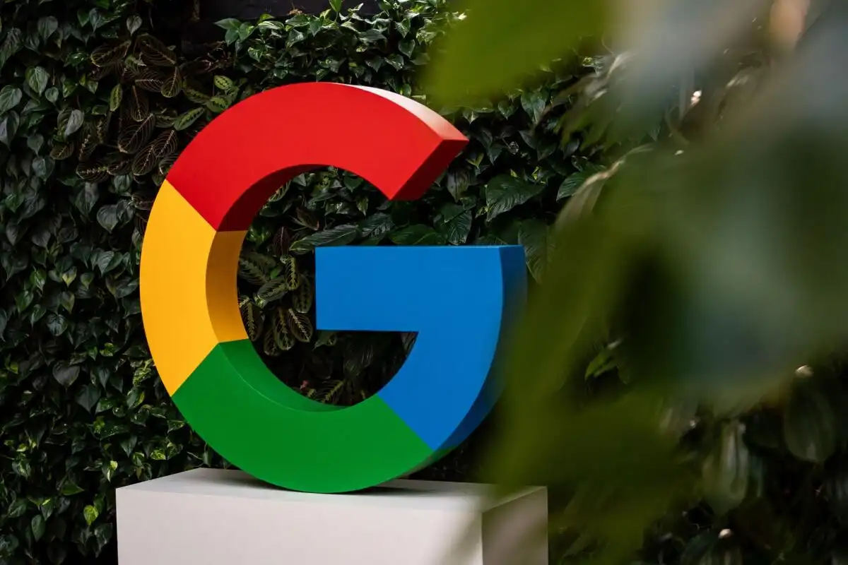 Top AI Researchers Leave Google for Anthropic and OpenAI: Implications for Large-Scale Models